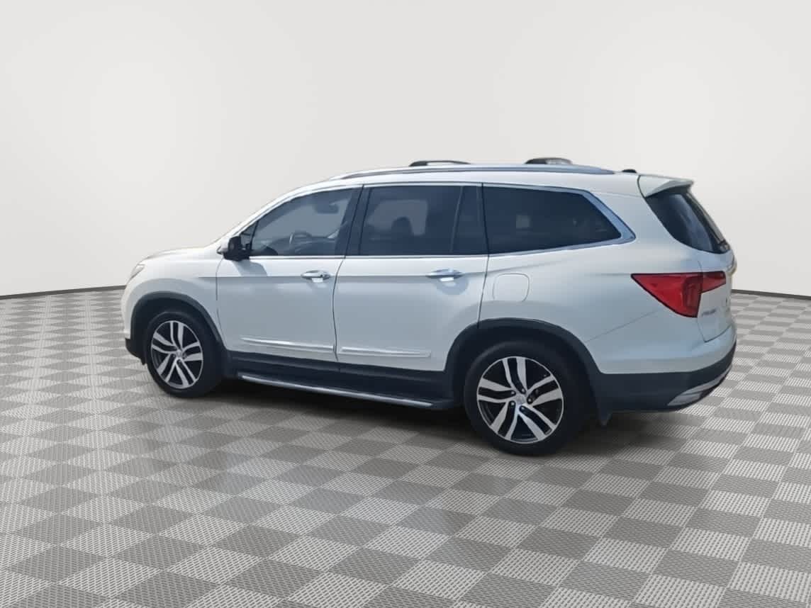 Thumbnail: 2017 Honda Pilot - 6