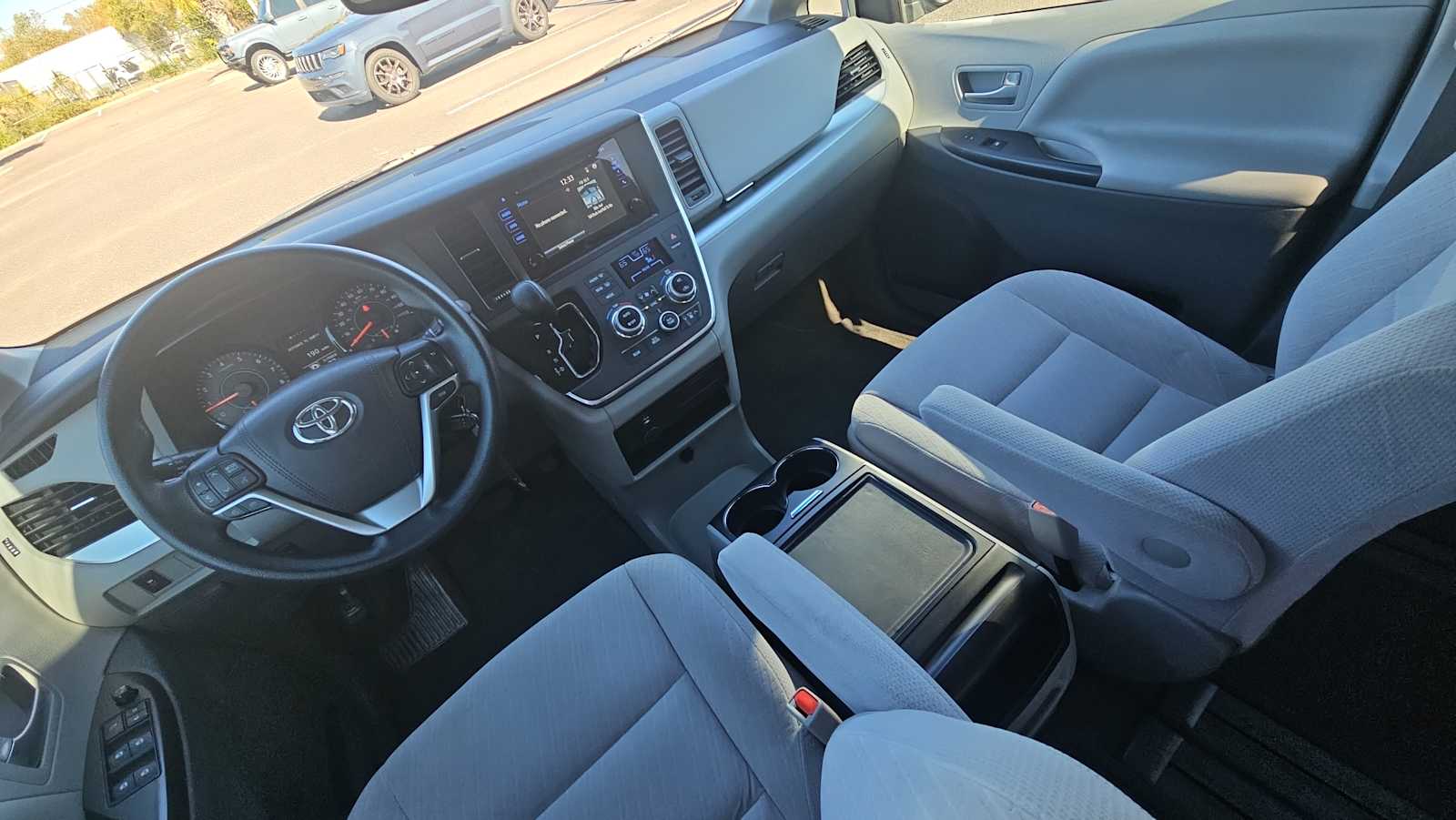 Thumbnail: 2017 Toyota Sienna - 22