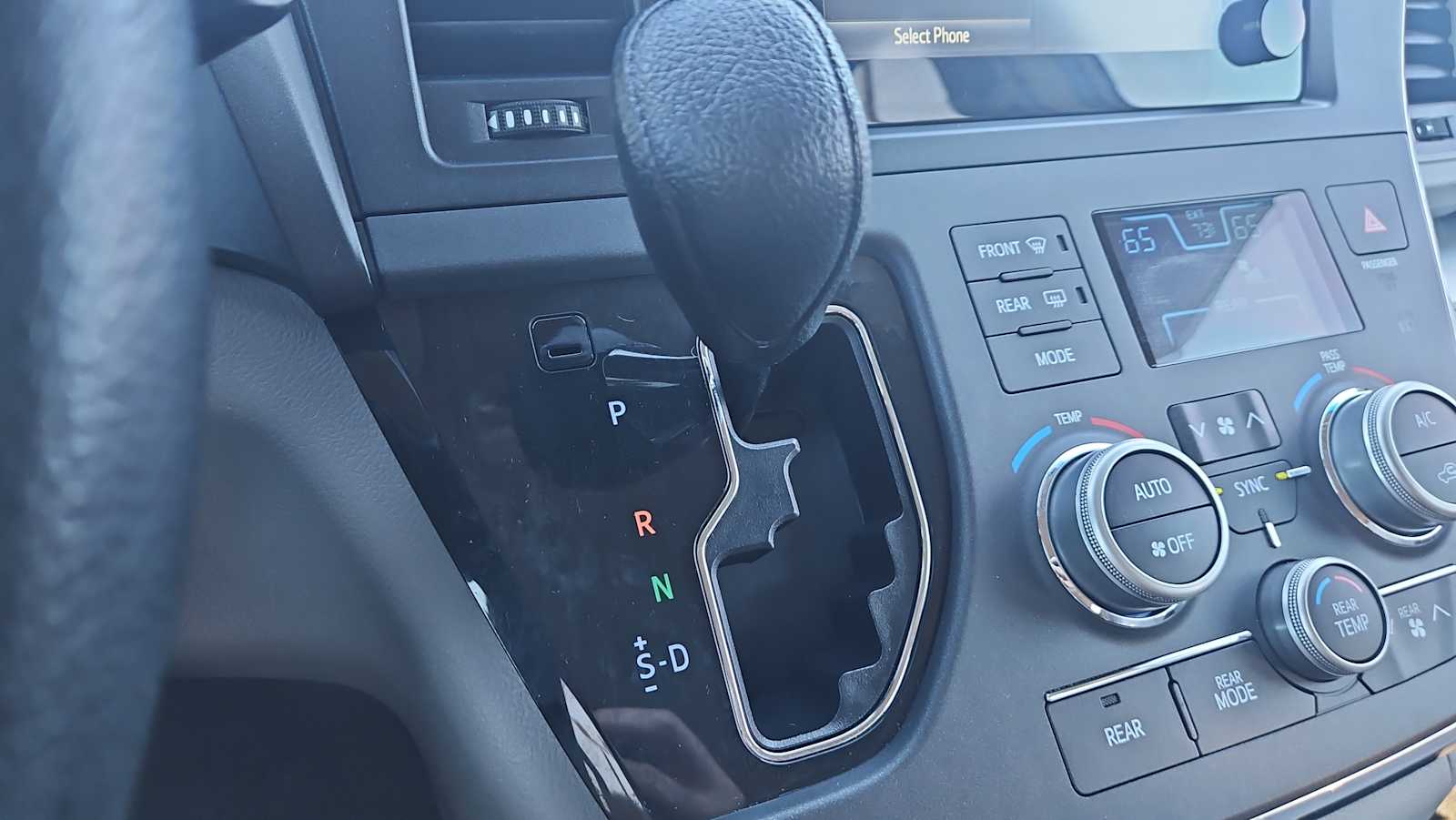 Thumbnail: 2017 Toyota Sienna - 21