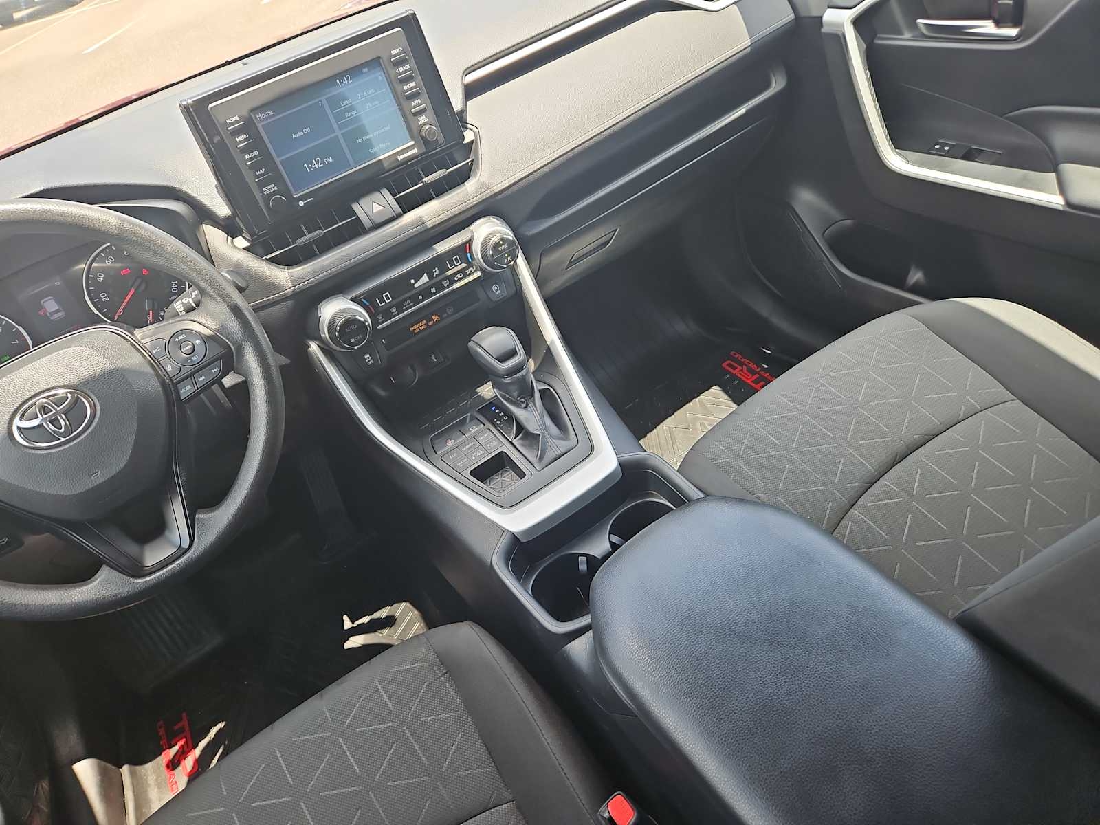 Thumbnail: 2020 Toyota RAV4 - 23