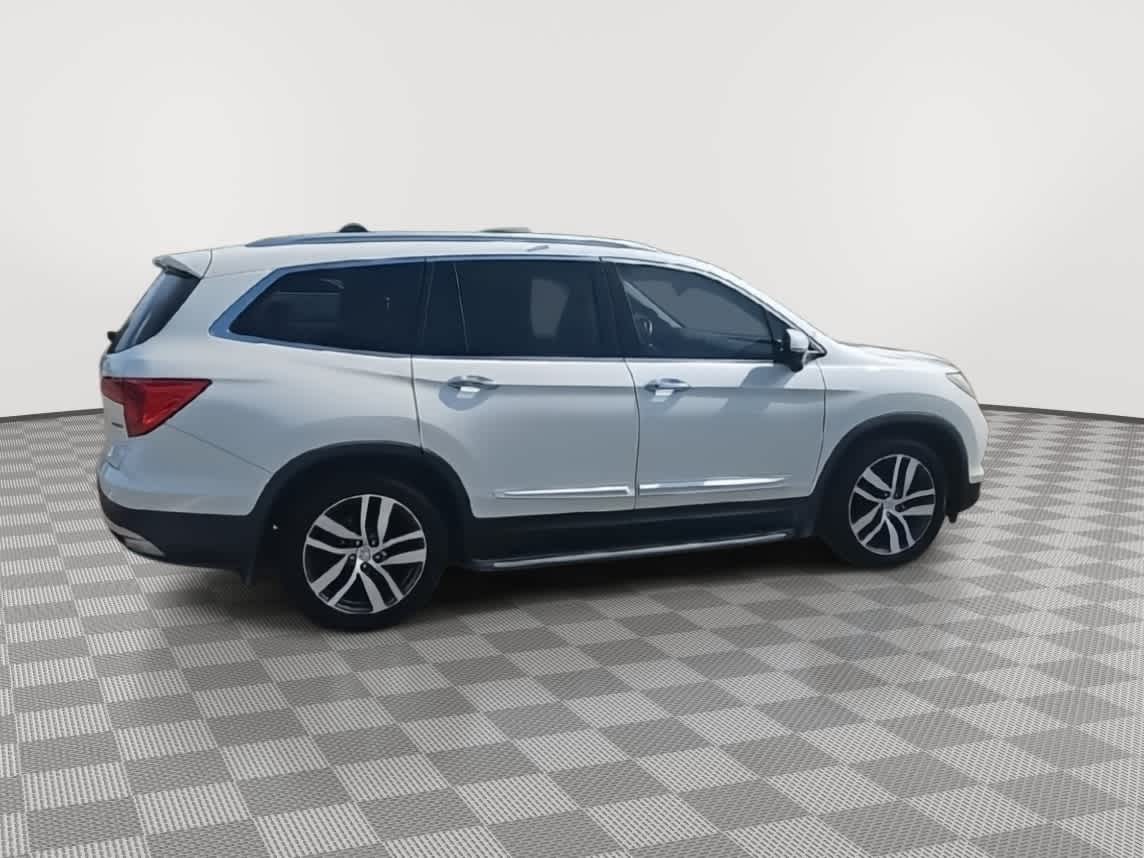 Thumbnail: 2017 Honda Pilot - 9