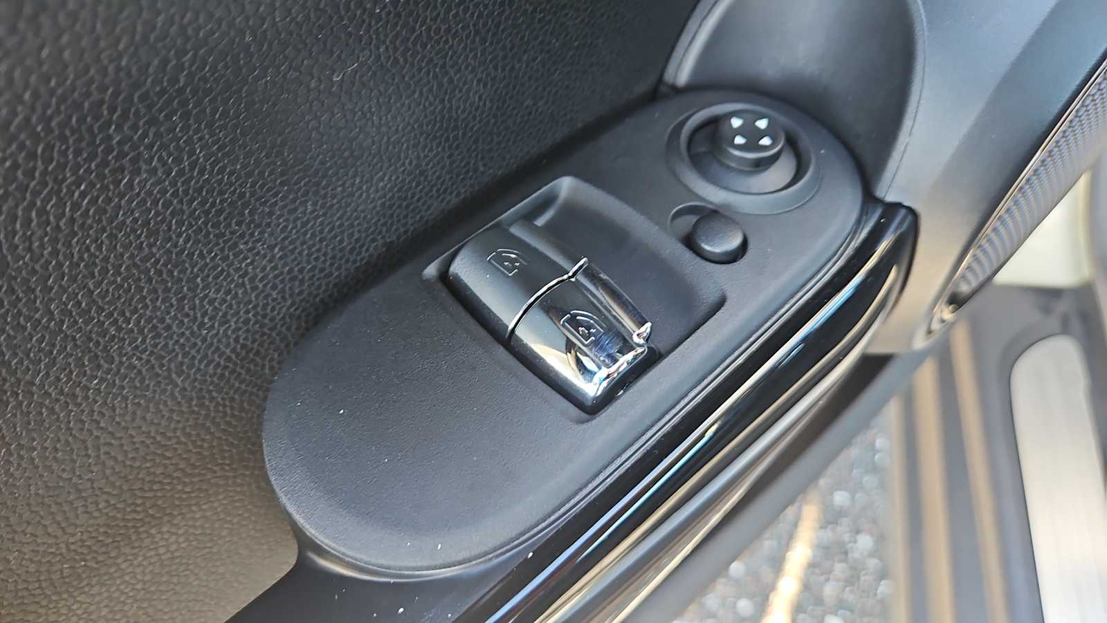 Thumbnail: 2019 MINI Cooper Hardtop - 15