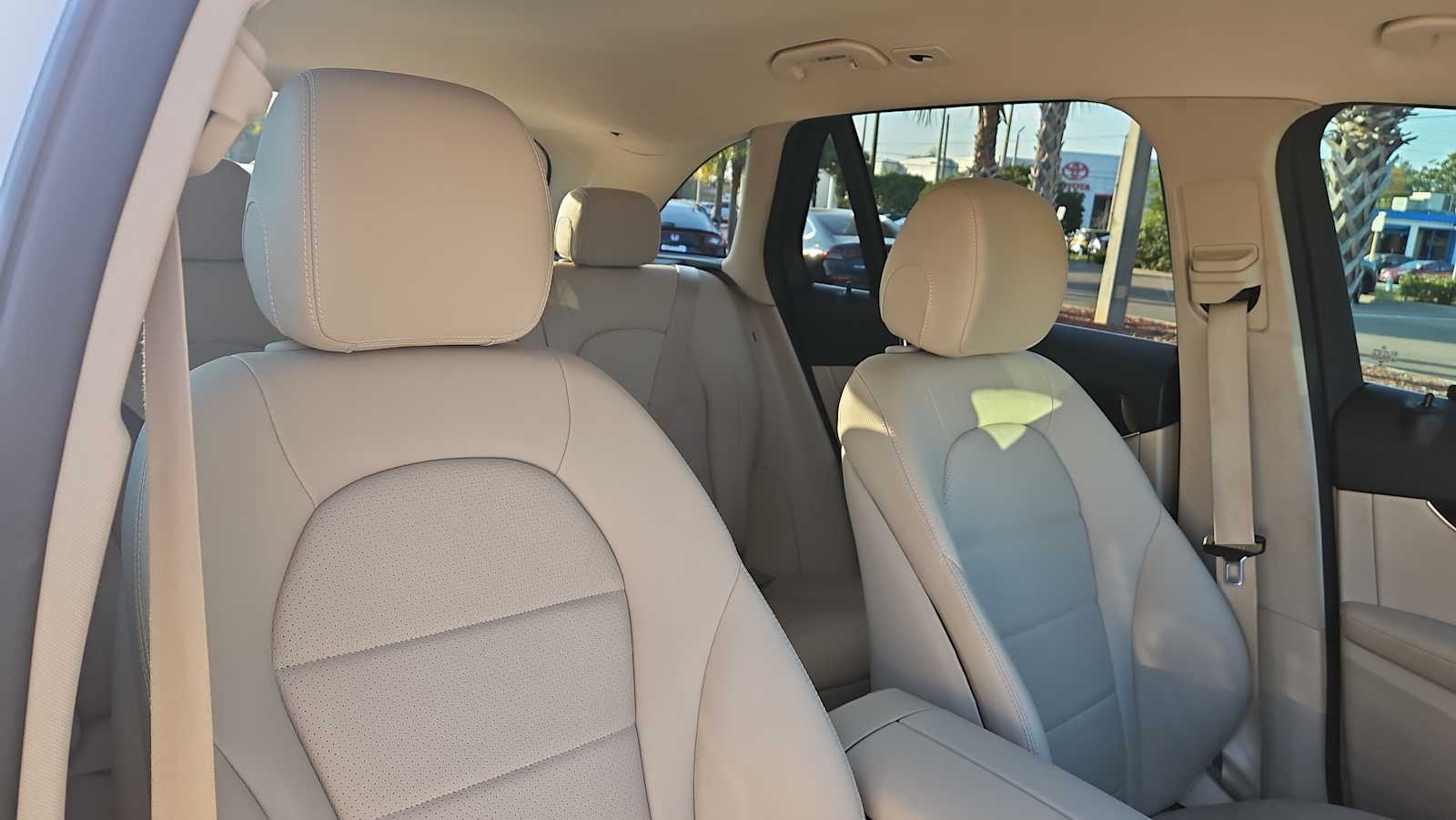 Thumbnail: 2022 Mercedes-Benz GLC - 25