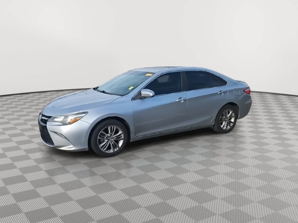 Used 2015 Toyota Camry SE Sedan