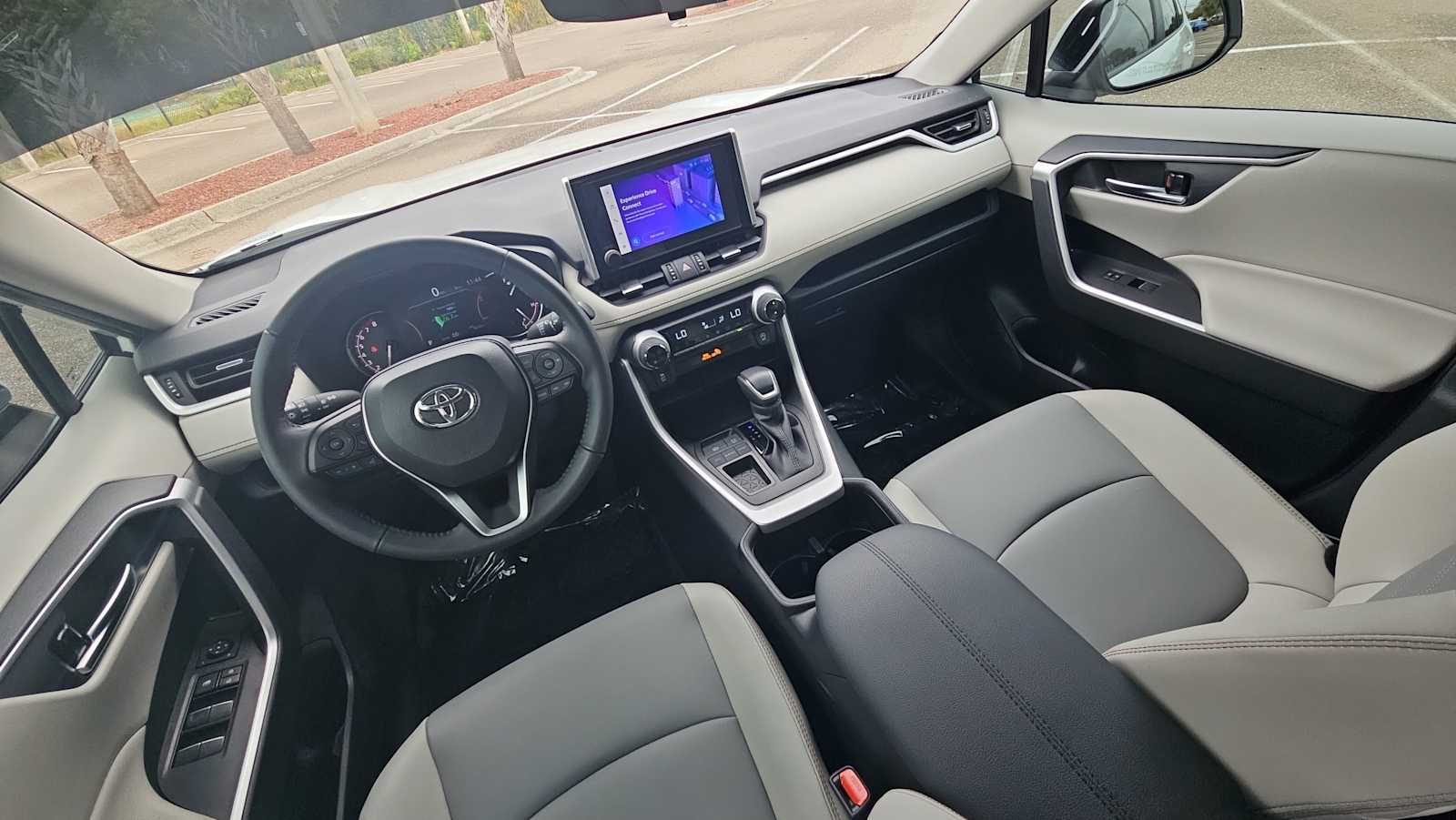 Thumbnail: 2025 Toyota RAV4 - 23