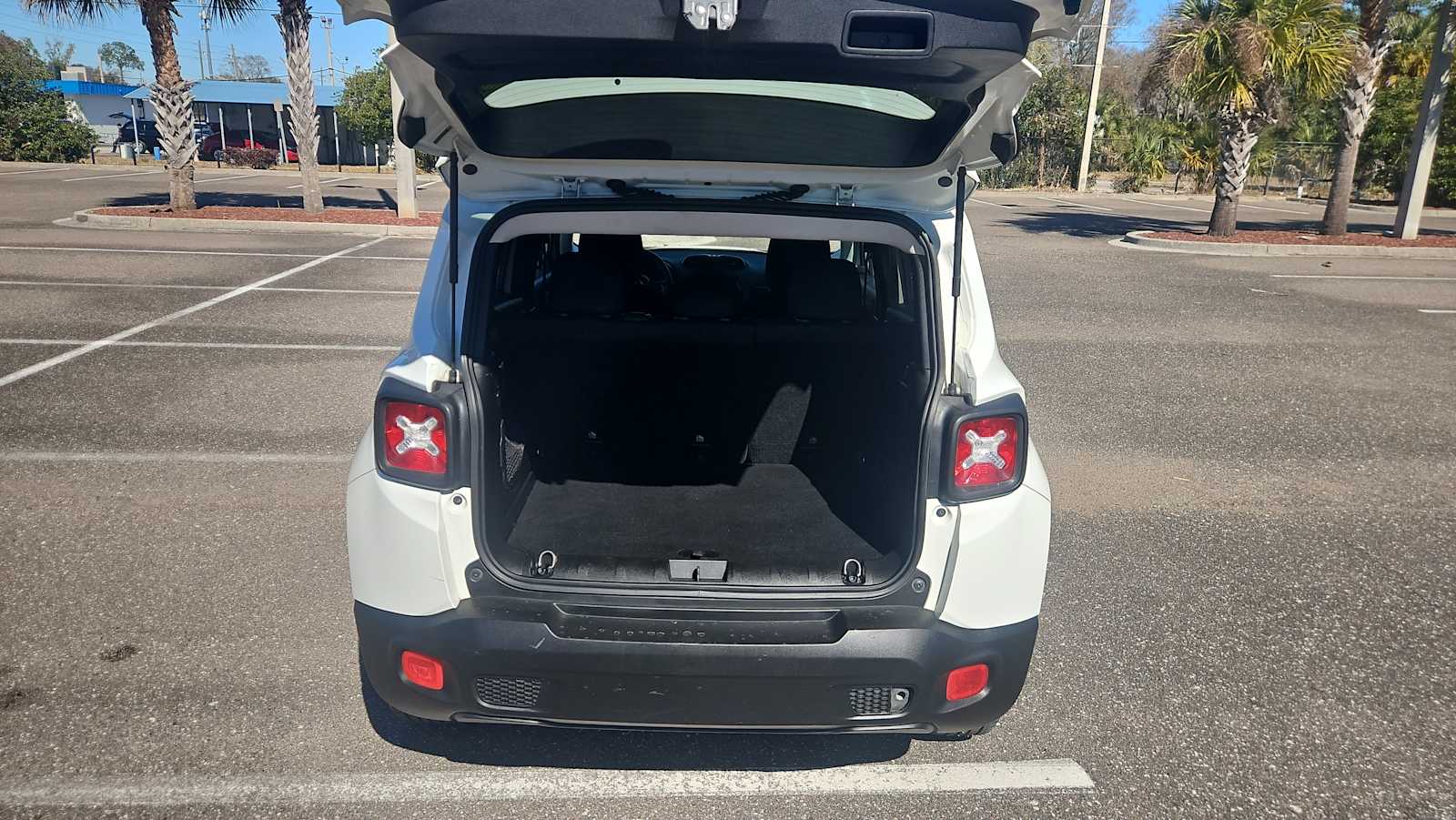 Thumbnail: 2016 Jeep Renegade - 19