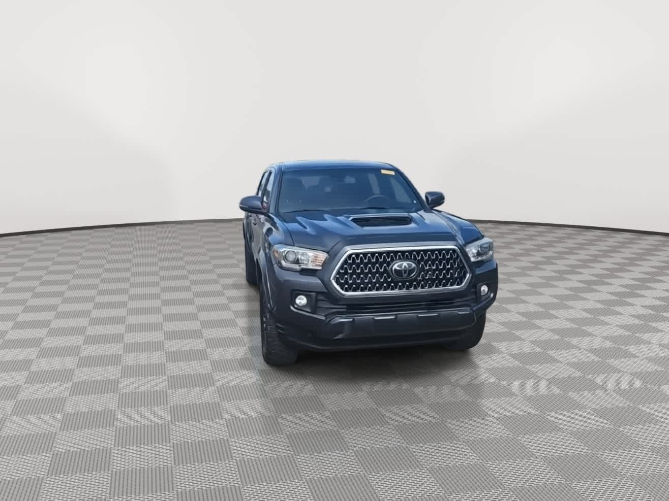 Thumbnail: 2019 Toyota Tacoma - 3