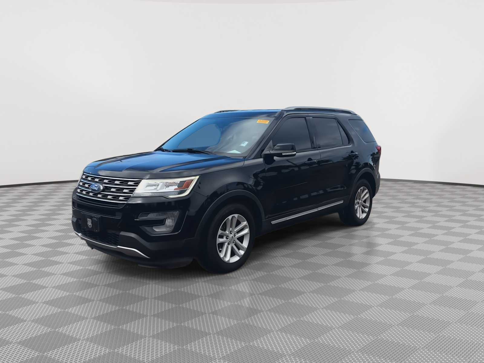 Thumbnail: 2017 Ford Explorer - 4
