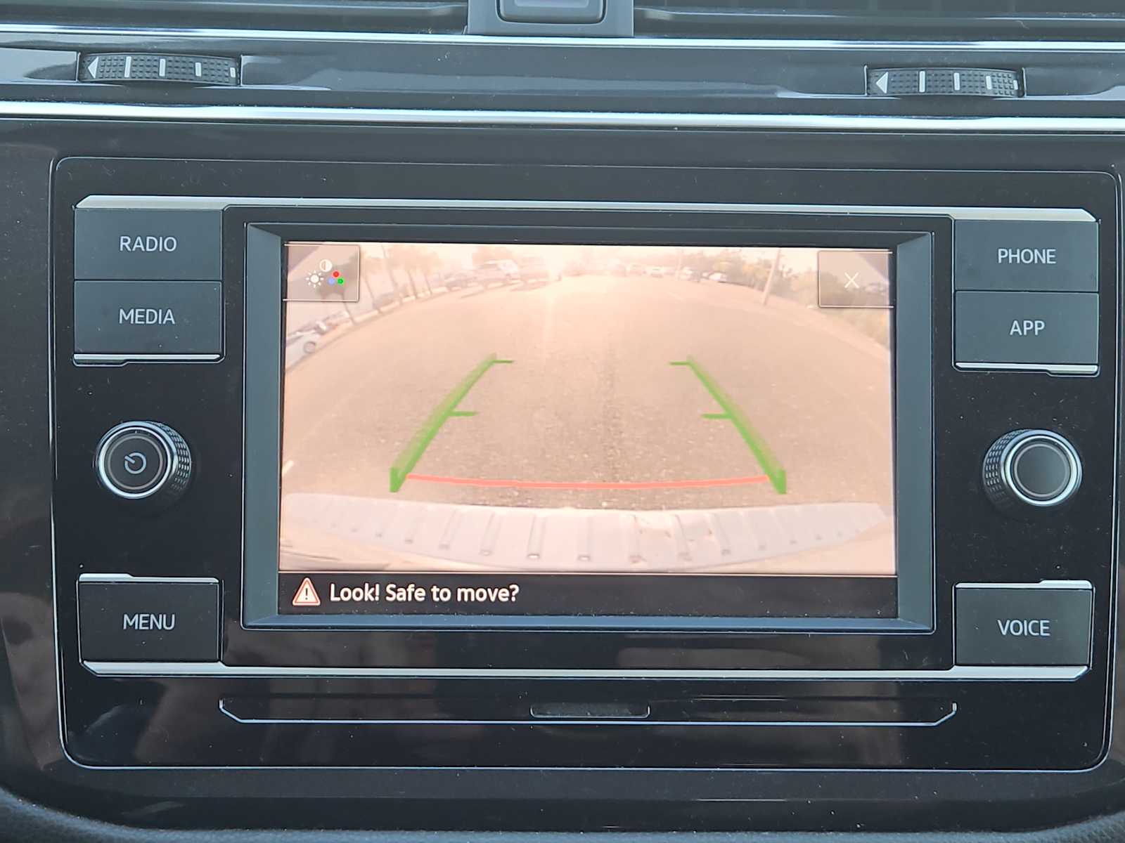 Thumbnail: 2022 Volkswagen Tiguan - 23