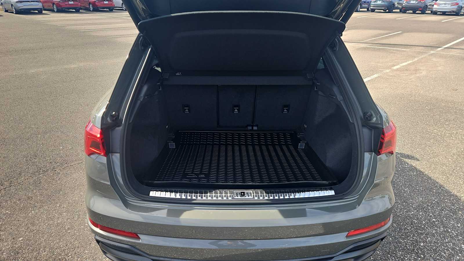 Thumbnail: 2022 Audi Q3 - 21