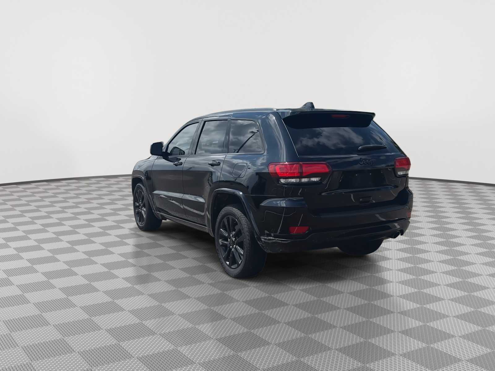 Thumbnail: 2022 Jeep Grand Cherokee - 6