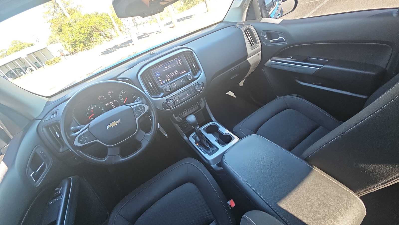 Thumbnail: 2022 Chevrolet Colorado - 22