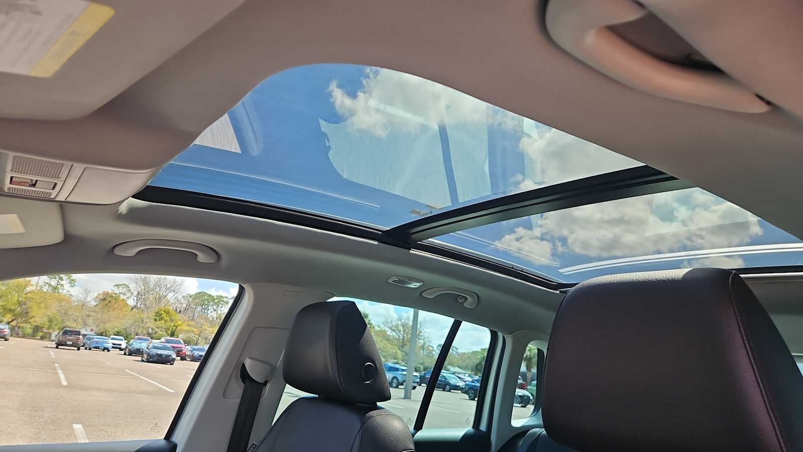 Thumbnail: 2014 Volkswagen Tiguan - 16