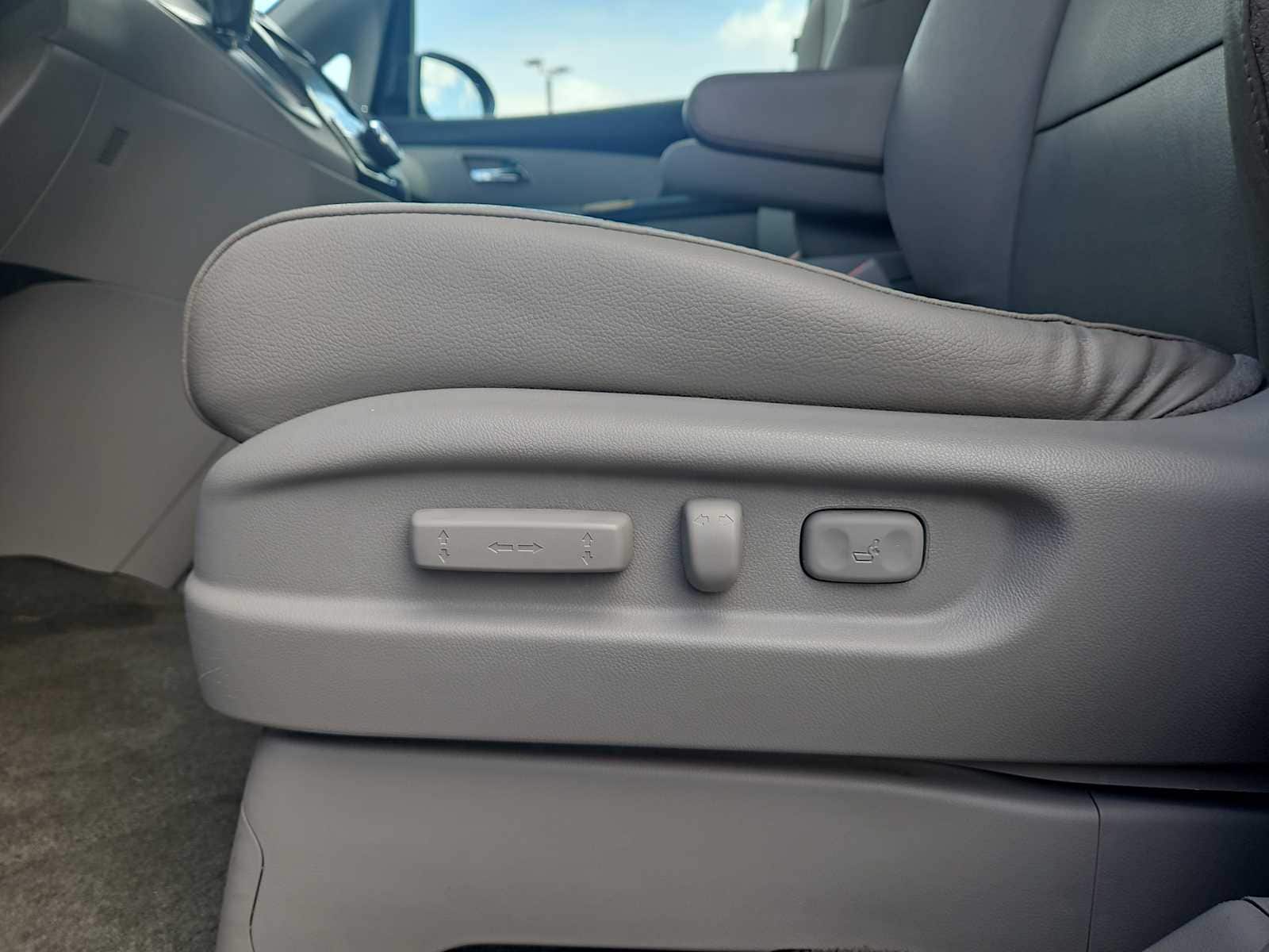 Thumbnail: 2015 Honda Odyssey - 14