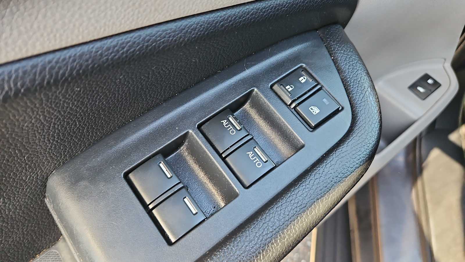 Thumbnail: 2016 Honda Pilot - 15