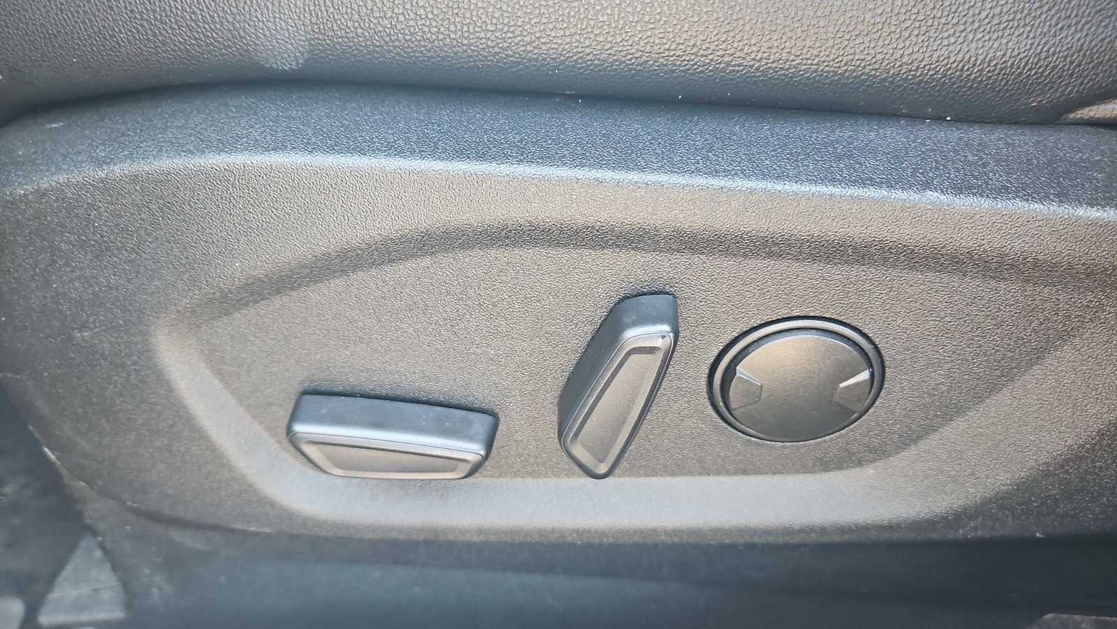 Thumbnail: 2022 Ford Edge - 14