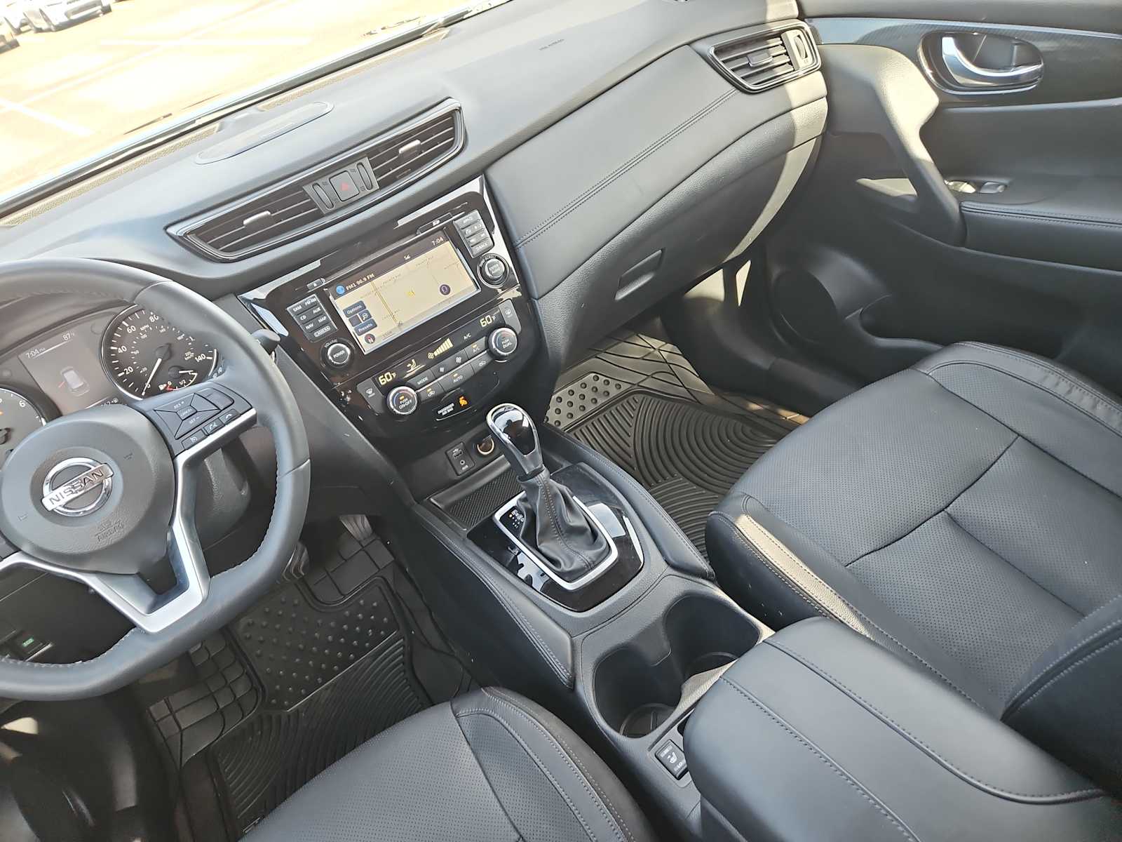 Thumbnail: 2017 Nissan Rogue - 23