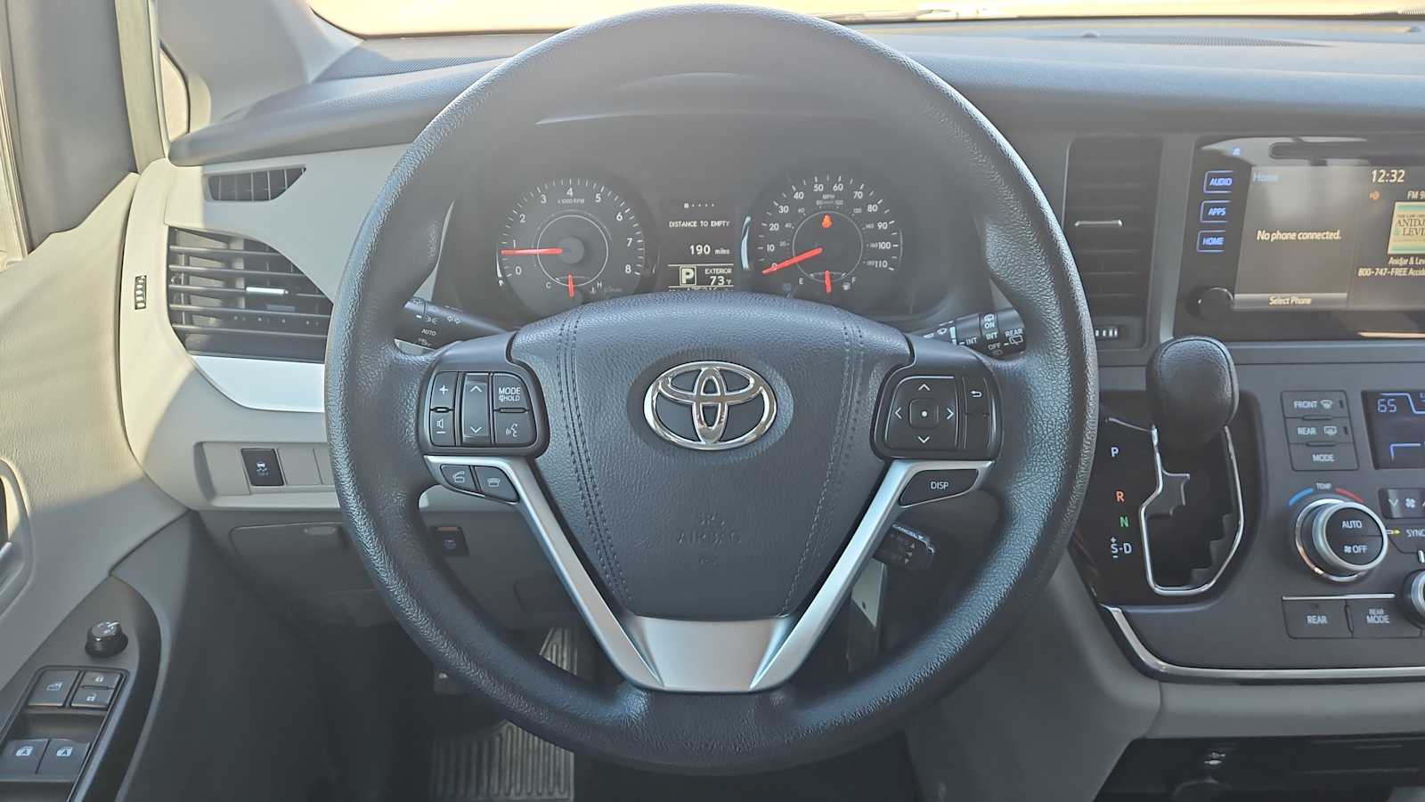 Thumbnail: 2017 Toyota Sienna - 11