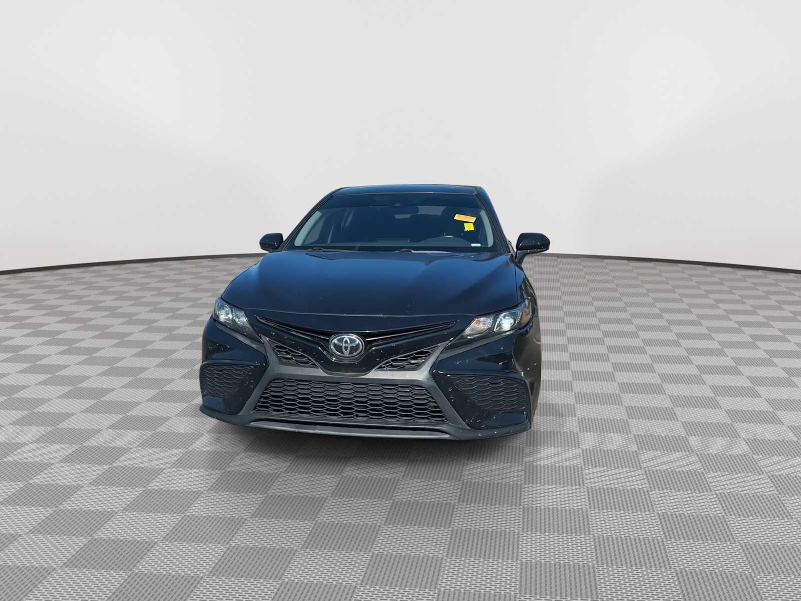 2021 Toyota Camry SE photo 3