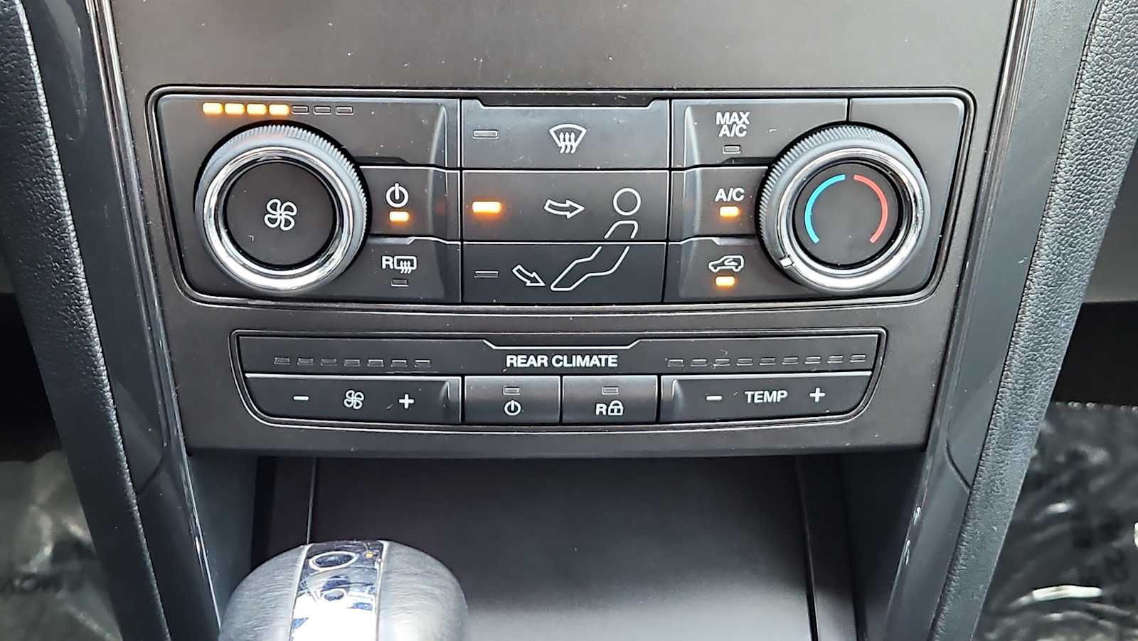 Thumbnail: 2019 Ford Explorer - 16