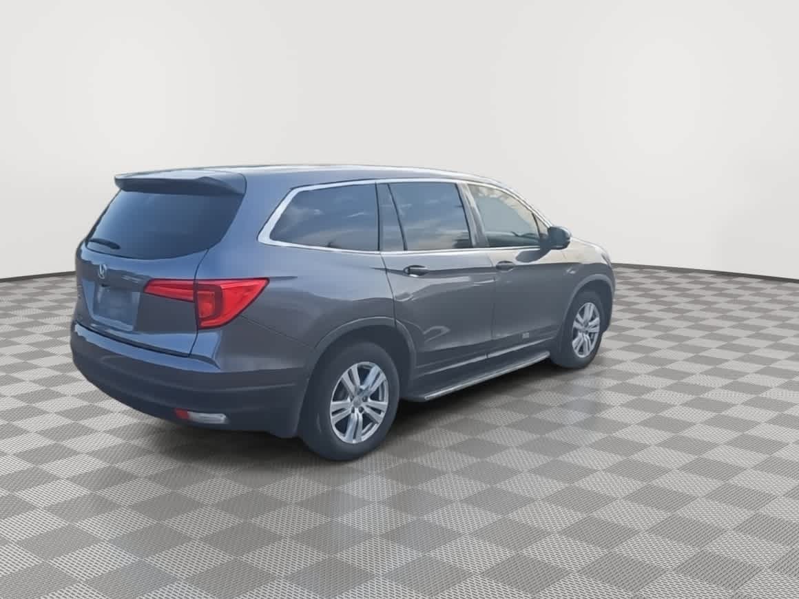 Thumbnail: 2016 Honda Pilot - 8