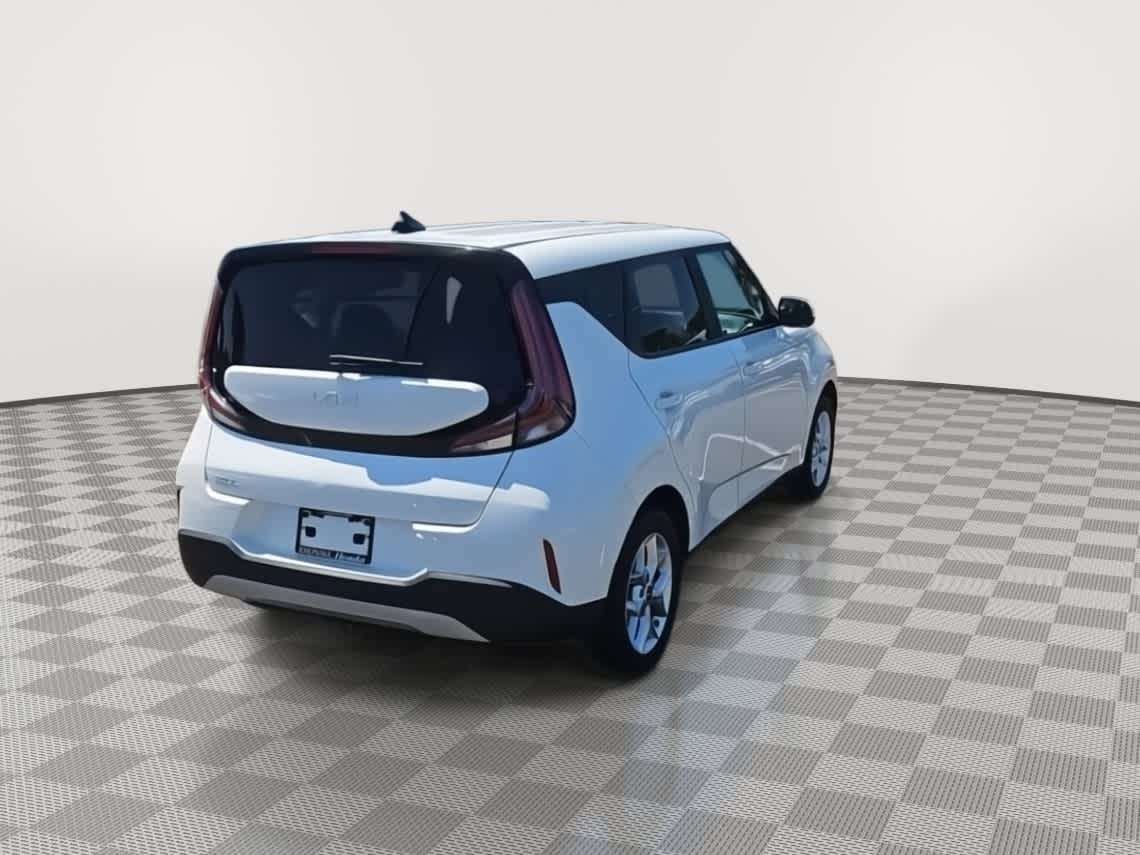 2023 Kia Soul LX 8