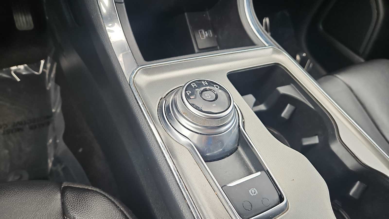 Thumbnail: 2022 Ford Edge - 21