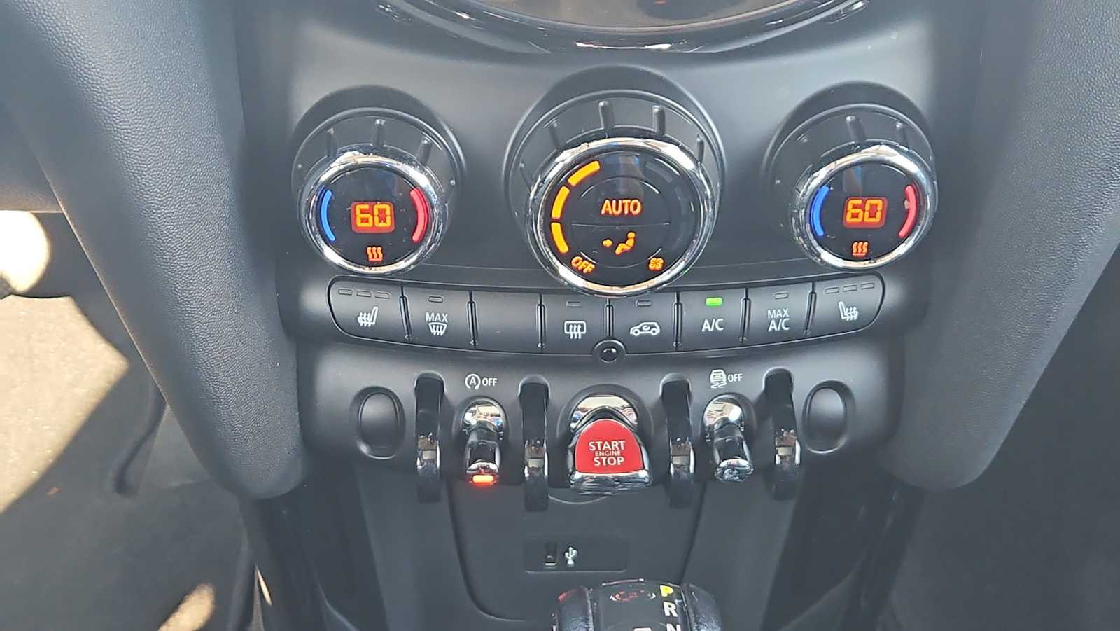 Thumbnail: 2019 MINI Cooper Hardtop - 17