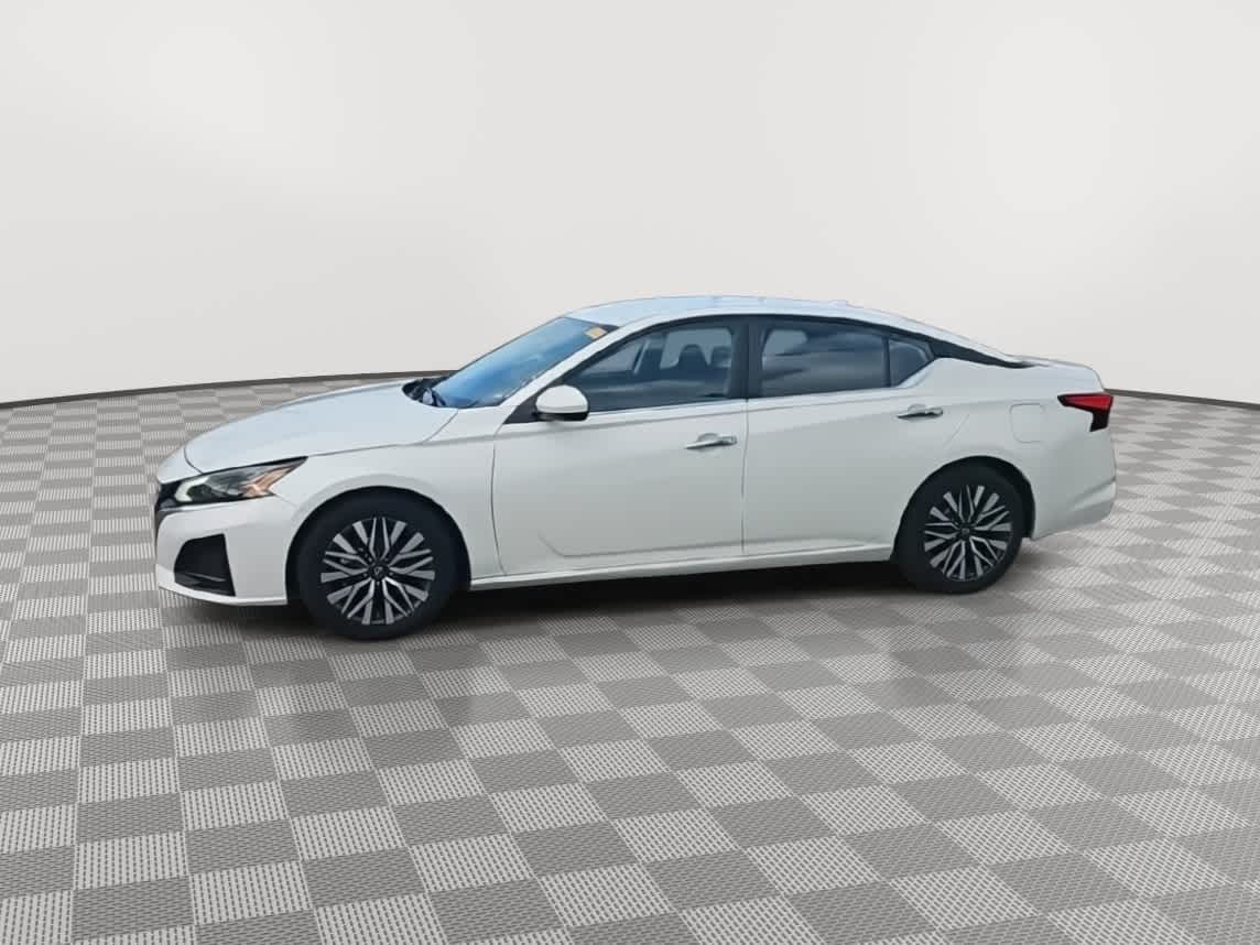 Thumbnail: 2023 Nissan Altima - 4