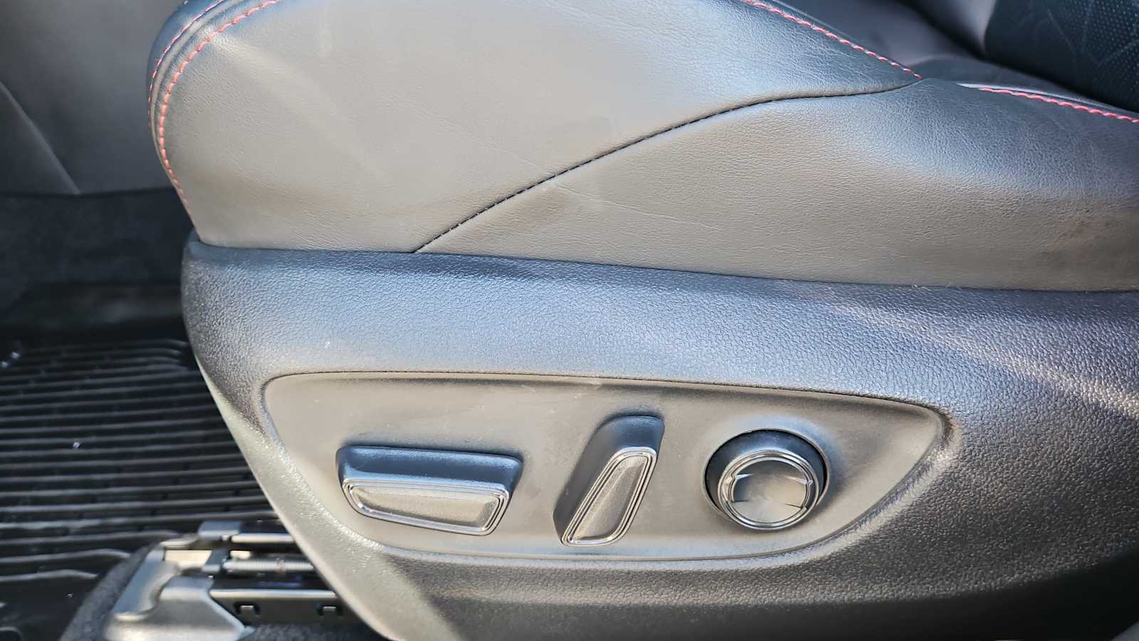 Thumbnail: 2022 Toyota RAV4 - 14