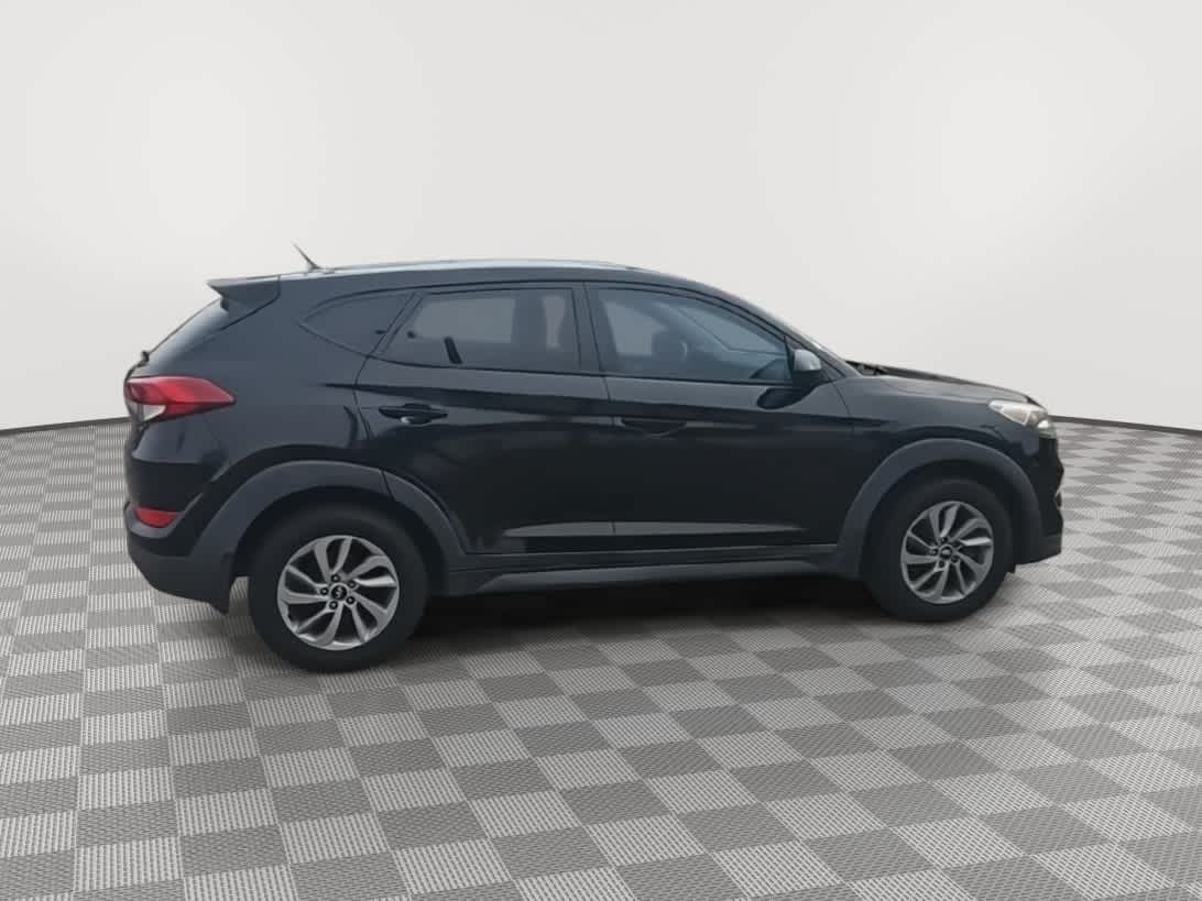Thumbnail: 2018 Hyundai Tucson - 9