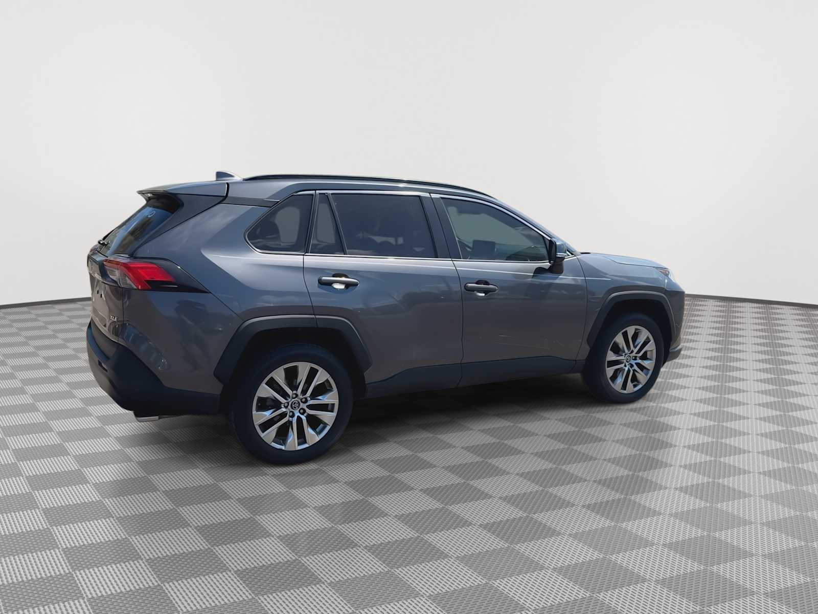 Thumbnail: 2021 Toyota RAV4 - 8