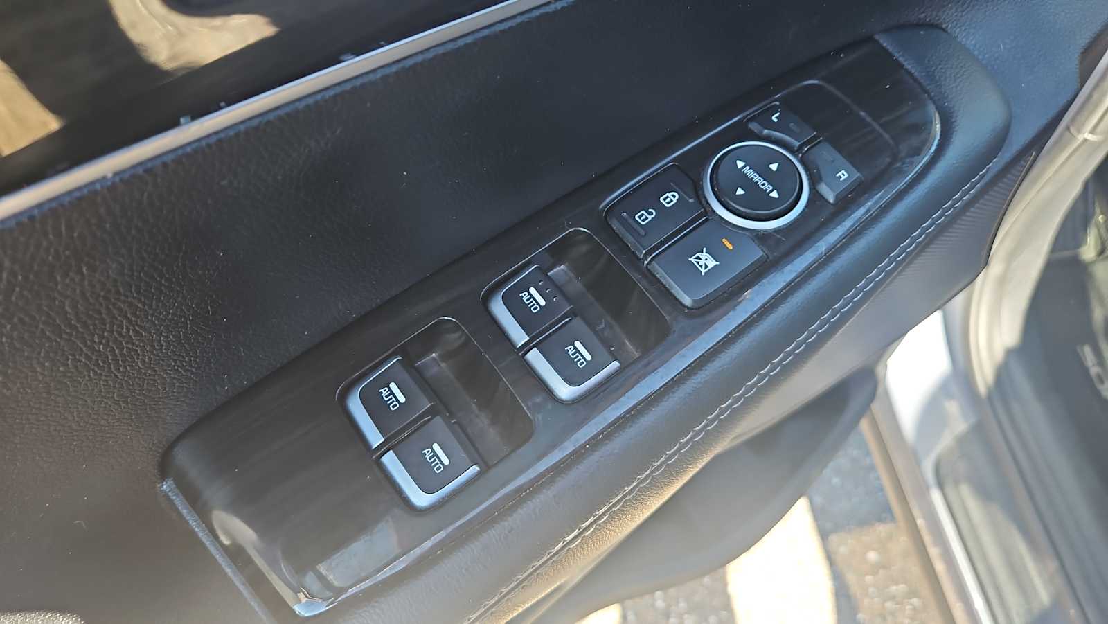 Thumbnail: 2020 Kia Sorento - 15