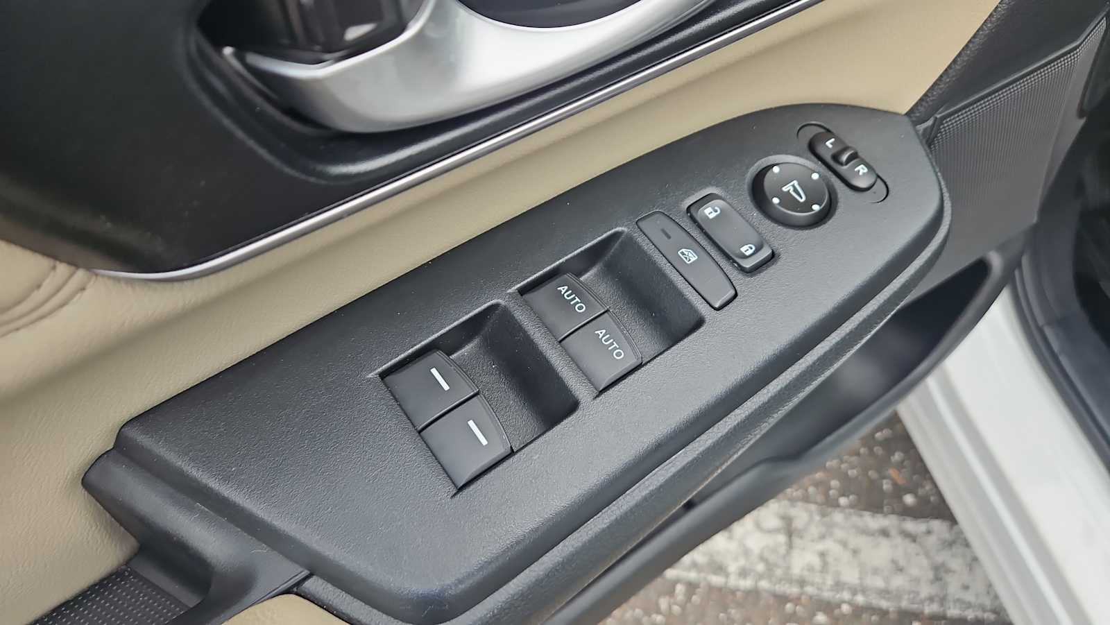 Thumbnail: 2019 Honda CR-V - 15