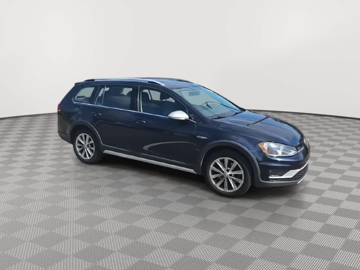 Thumbnail: 2017 Volkswagen Golf - 2