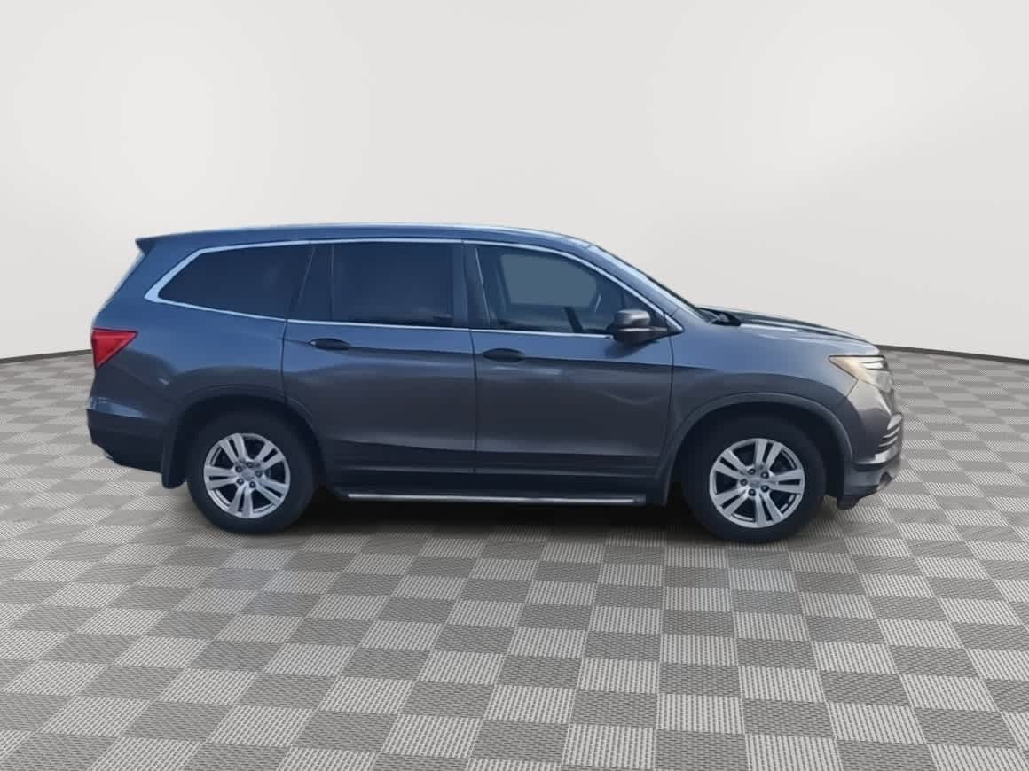 Thumbnail: 2016 Honda Pilot - 9