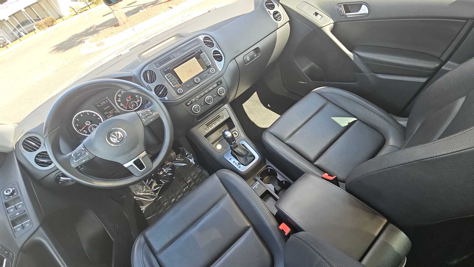 Thumbnail: 2014 Volkswagen Tiguan - 23