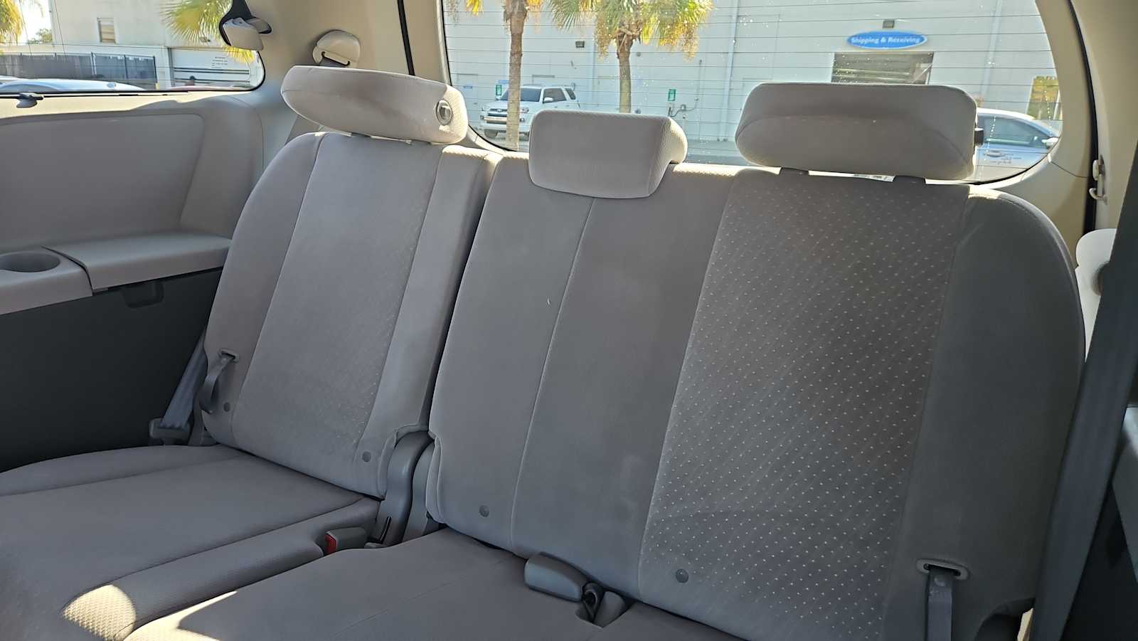 Thumbnail: 2017 Toyota Sienna - 25