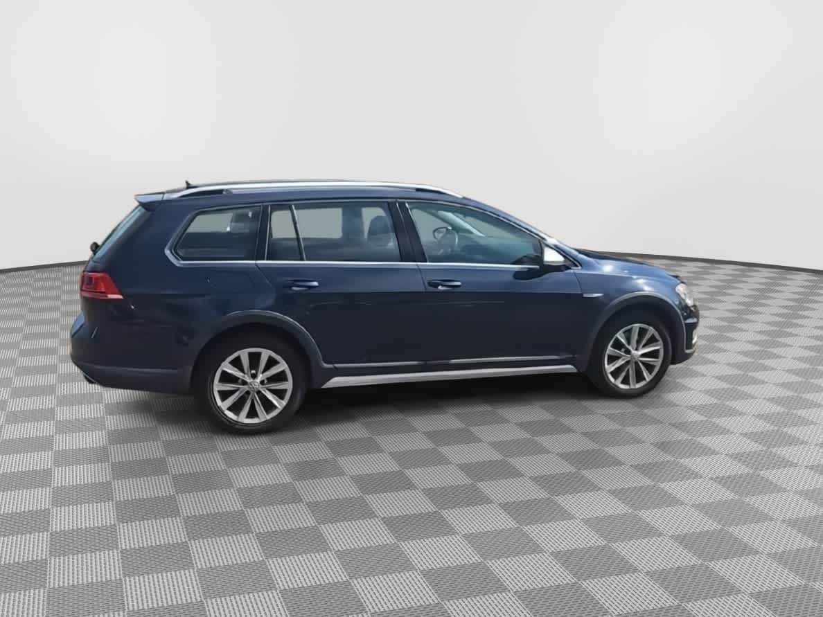 Thumbnail: 2017 Volkswagen Golf - 9