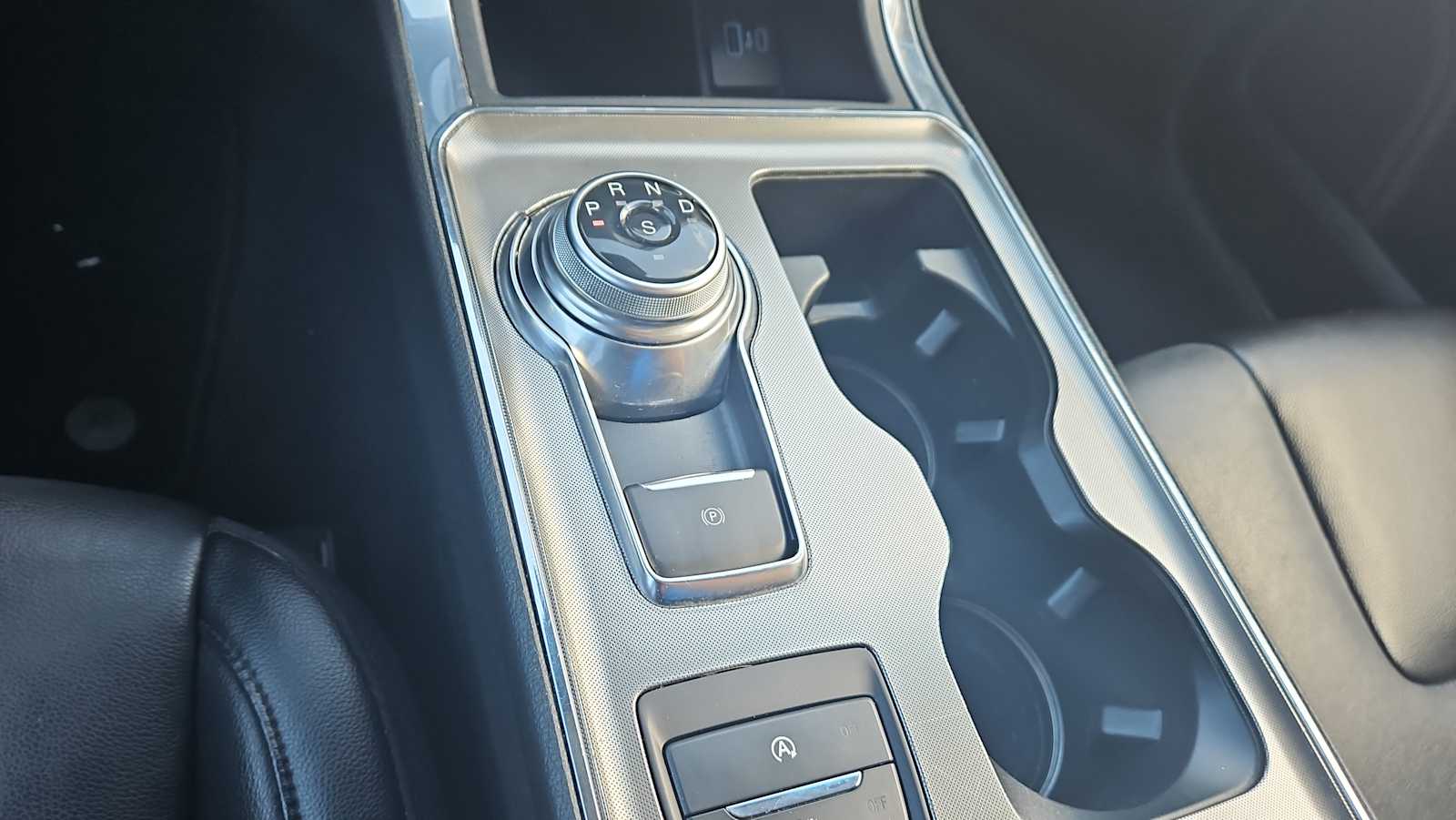 Thumbnail: 2022 Ford Edge - 21