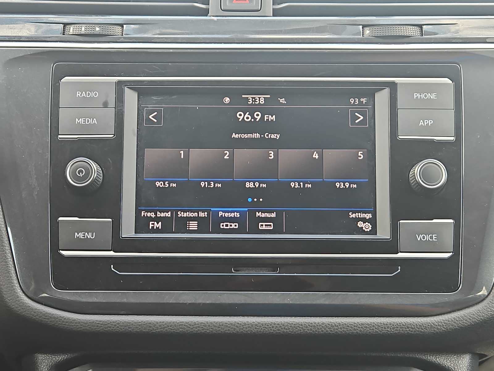 Thumbnail: 2022 Volkswagen Tiguan - 12