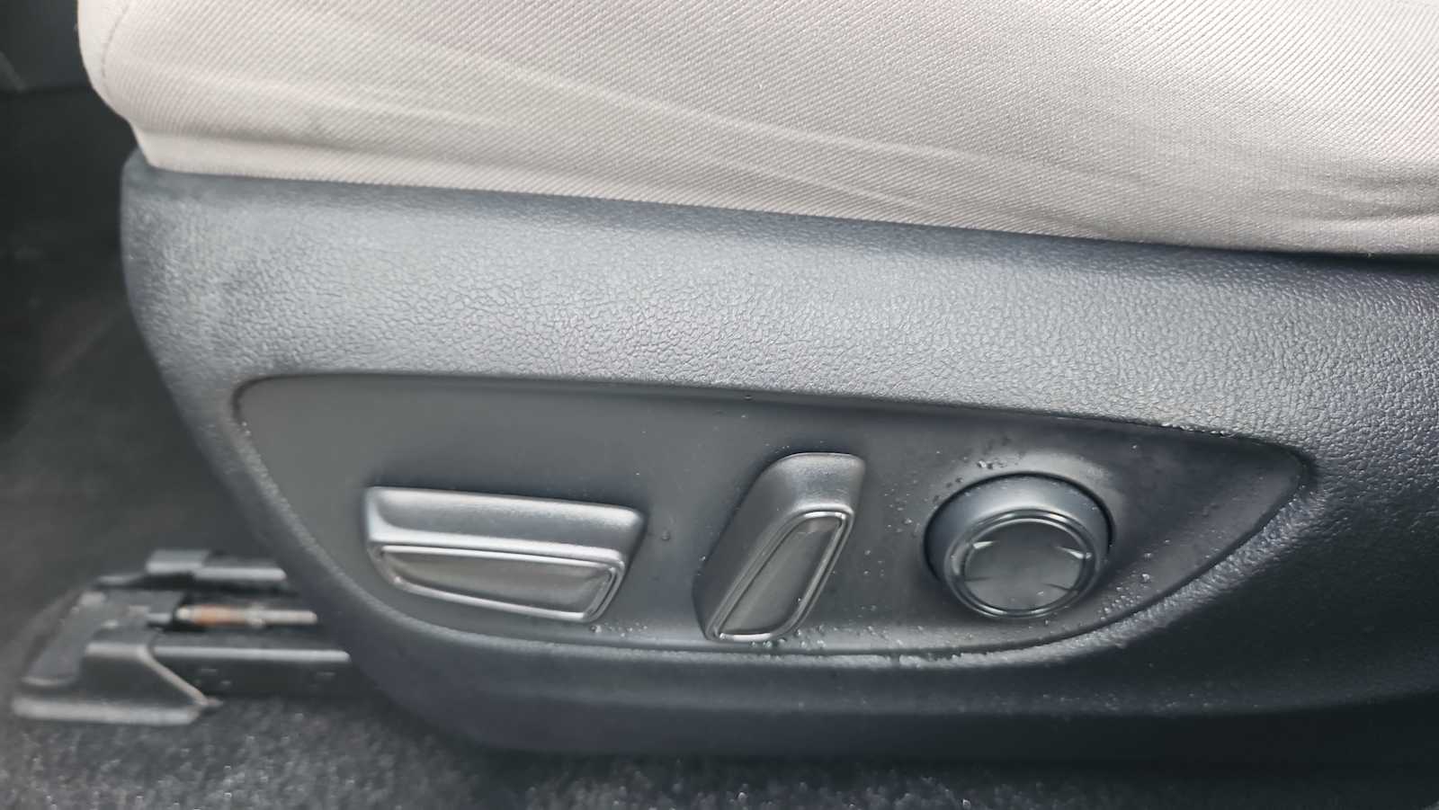 Thumbnail: 2022 Toyota RAV4 - 14