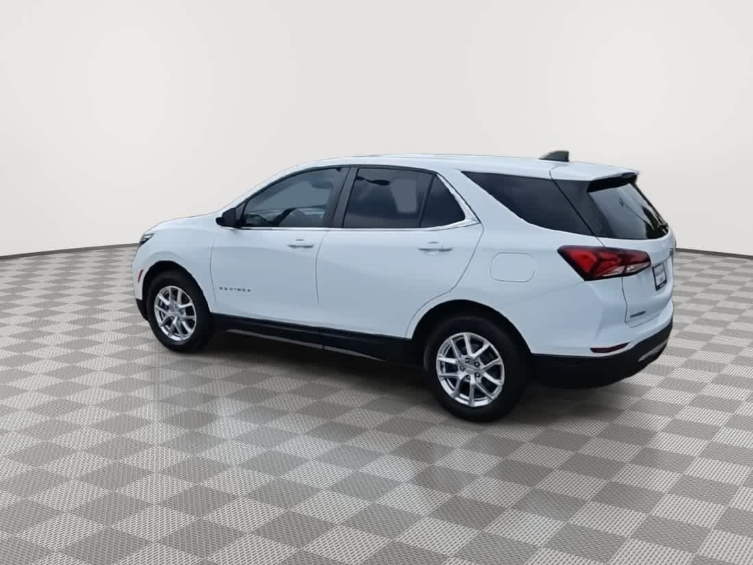 Thumbnail: 2022 Chevrolet Equinox - 6