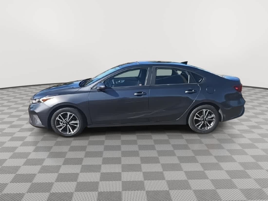 Thumbnail: 2023 Kia Forte - 5