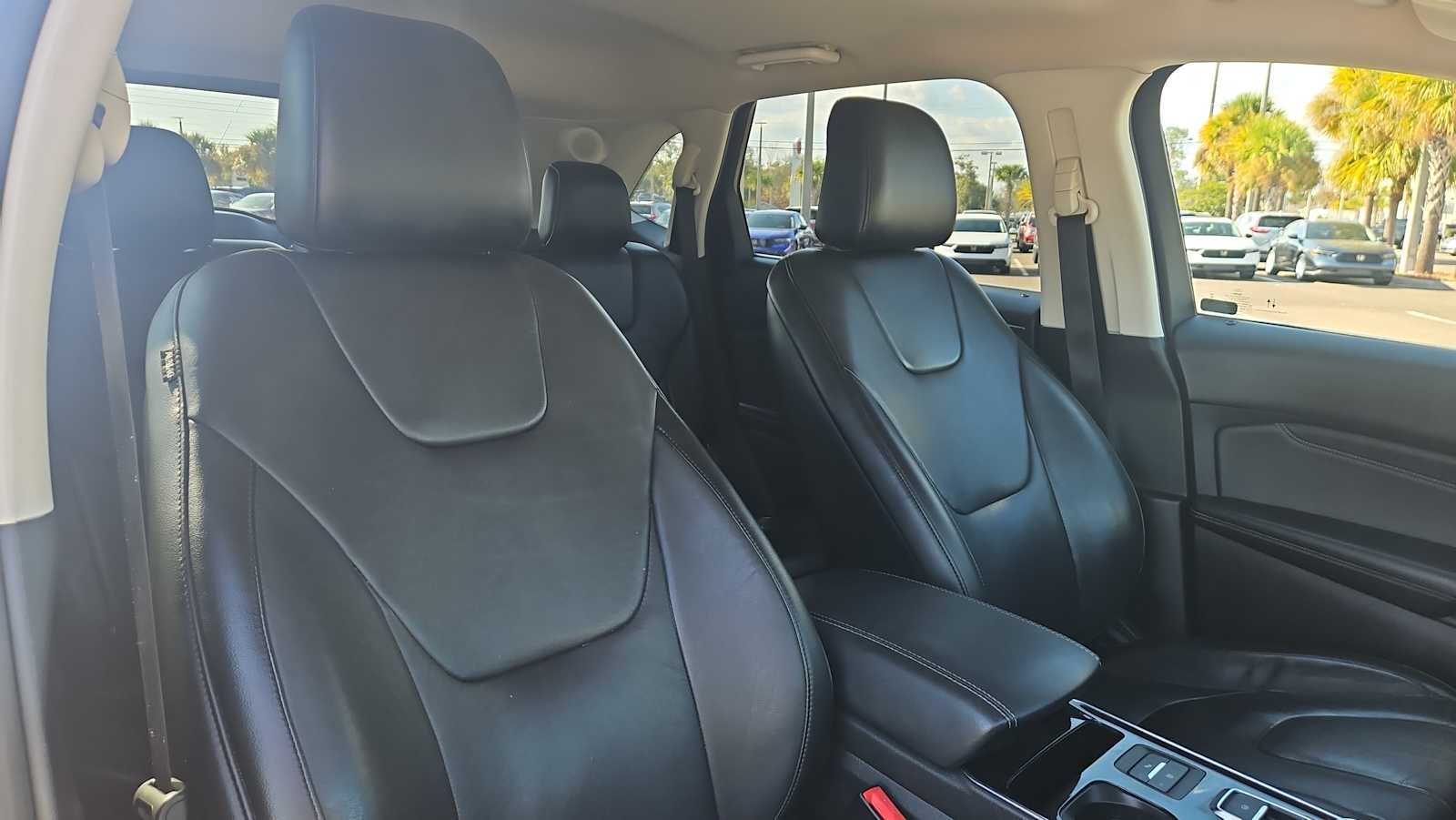 Thumbnail: 2020 Ford Edge - 25