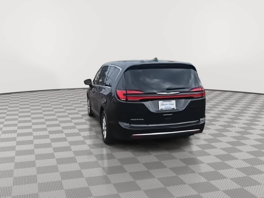 Thumbnail: 2023 Chrysler Pacifica - 7