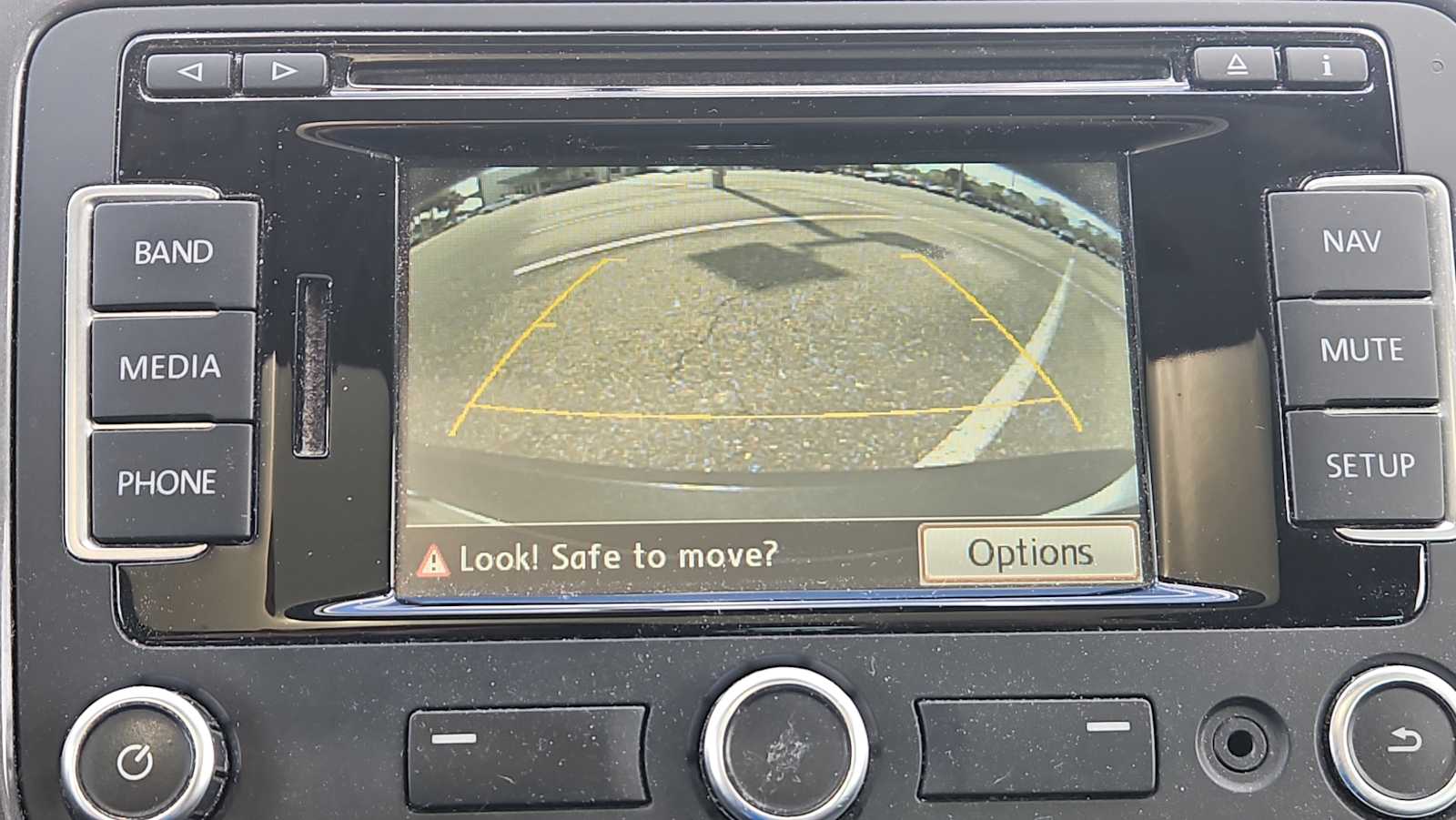 Thumbnail: 2014 Volkswagen Tiguan - 24