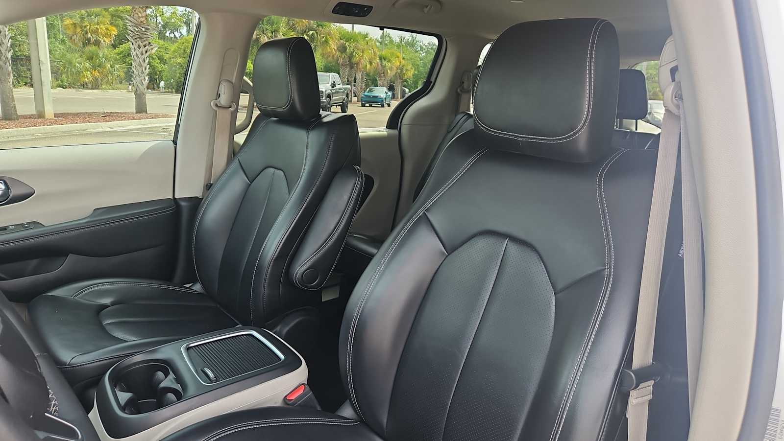 Thumbnail: 2023 Chrysler Pacifica - 13