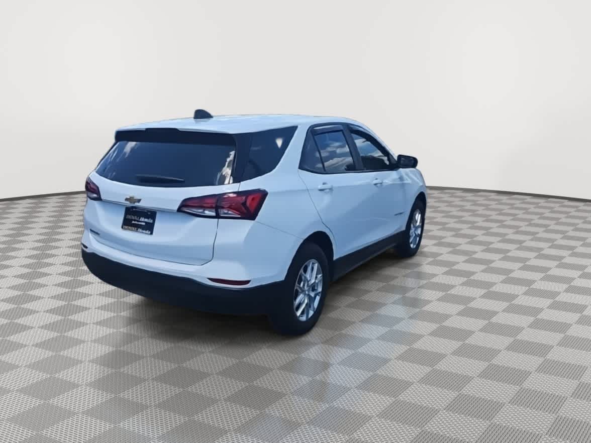 Thumbnail: 2022 Chevrolet Equinox - 8