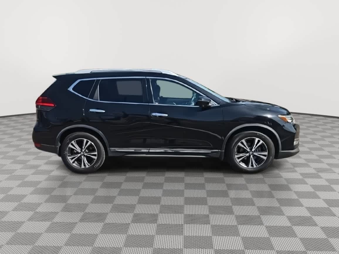 Thumbnail: 2017 Nissan Rogue - 9